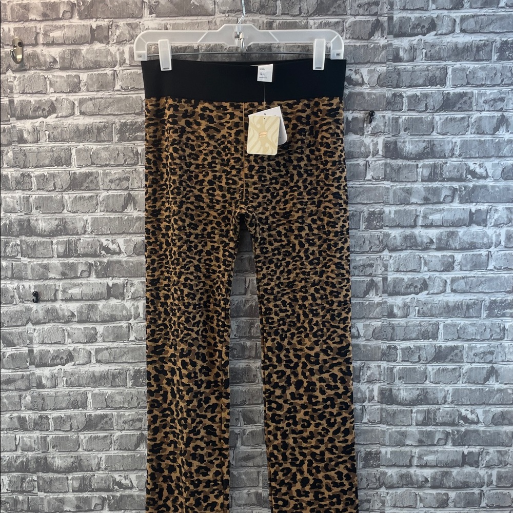 Fabletics  Cheetah Print High wasted pant.- Black‎ and Brown